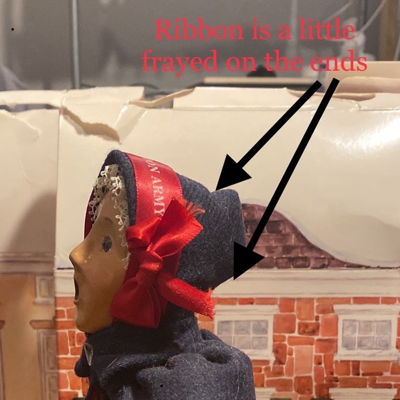 Byers’ Choice Ltd. Woman Bell Ringer With Kettle. - Picture 16 of 17